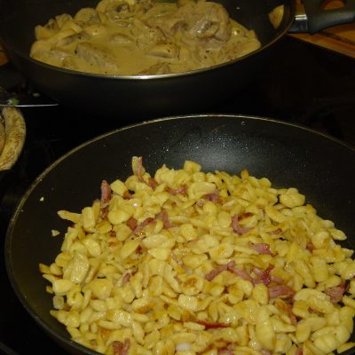 Blanc de poulet à la crème et spaetzle